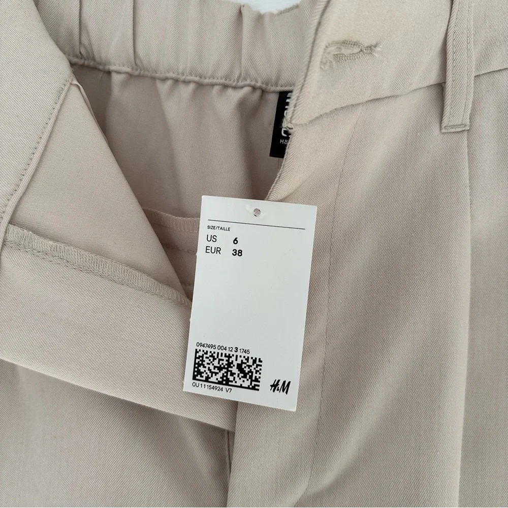 NWT H&M beige dress shorts - Picture 4 of 5